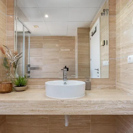 Stunning 3-bedroom Seaview Penthouse * エステポナ