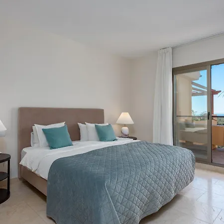 Stunning 3-bedroom Seaview Penthouse * エステポナ