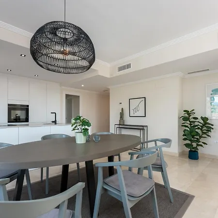 アパート Stunning 3-bedroom Seaview Penthouse エステポナ
