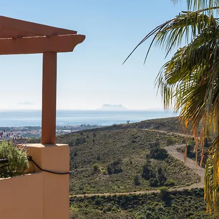 Stunning 3-bedroom Seaview Penthouse エステポナ