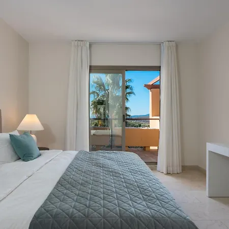 Stunning 3-bedroom Seaview Penthouse * エステポナ