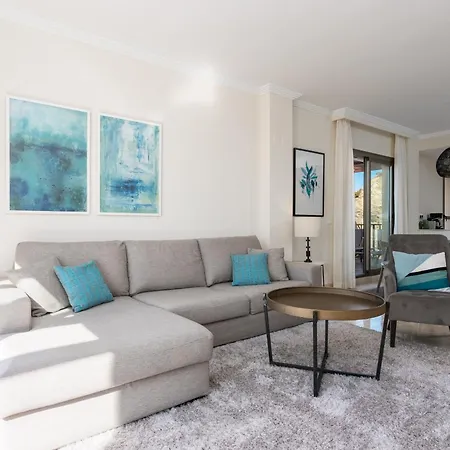Stunning 3-bedroom Seaview Penthouse * エステポナ